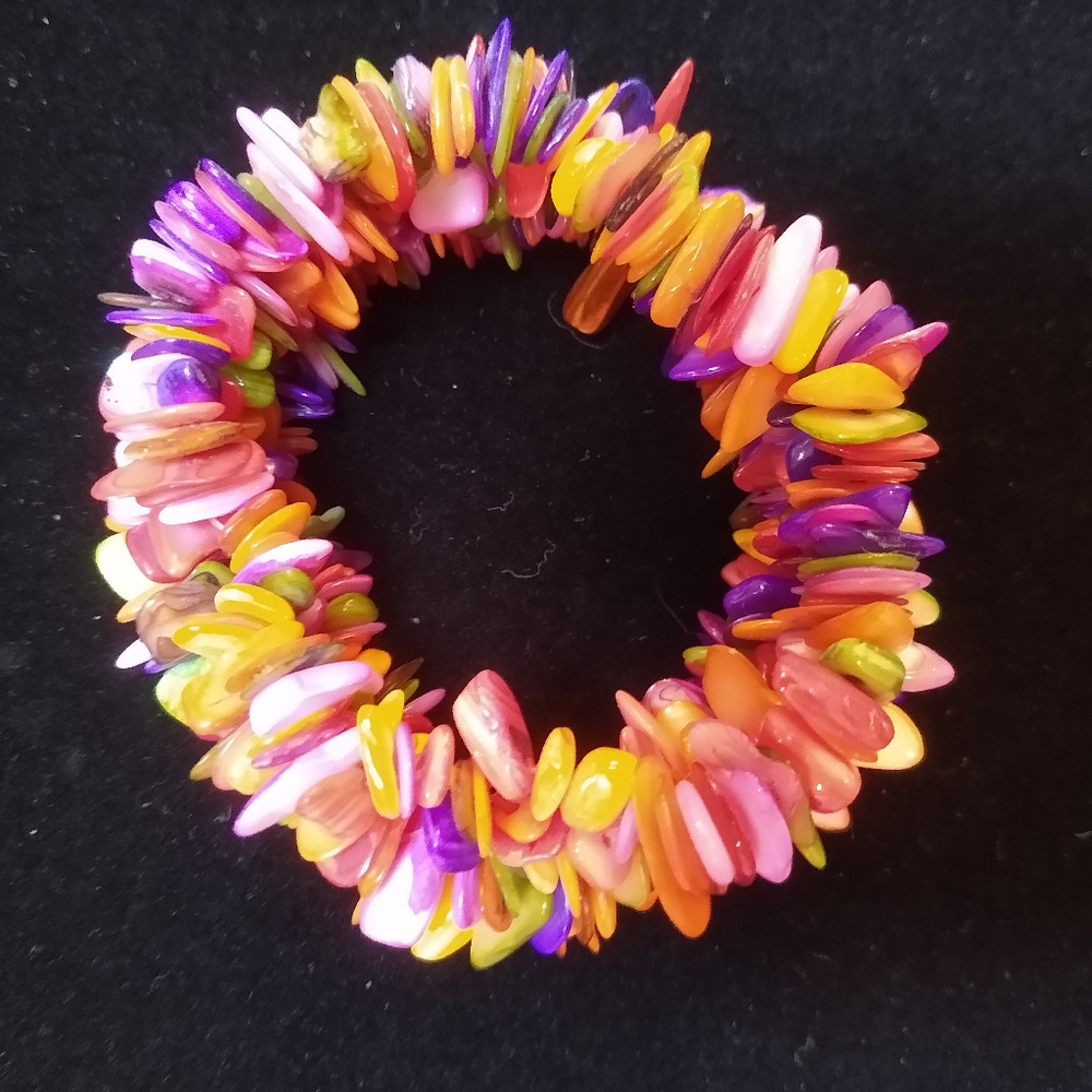 3/$10 Multi Color Shell Bracelet - Picture 3 of 5